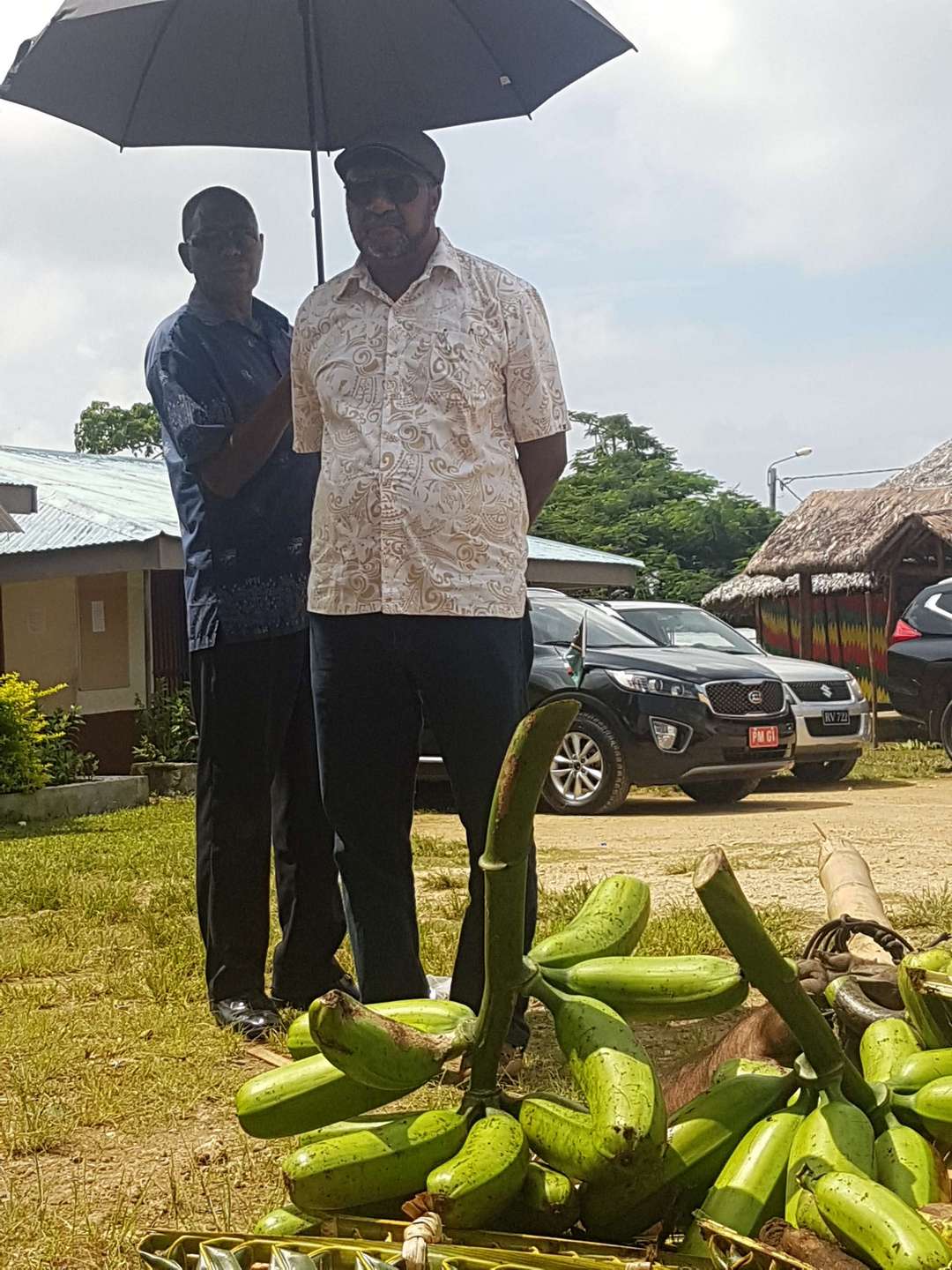 Journée nationale des chefs coutumiers : le Premier Ministre,M. Salwai fait don d’un cochon et de la nourriture 