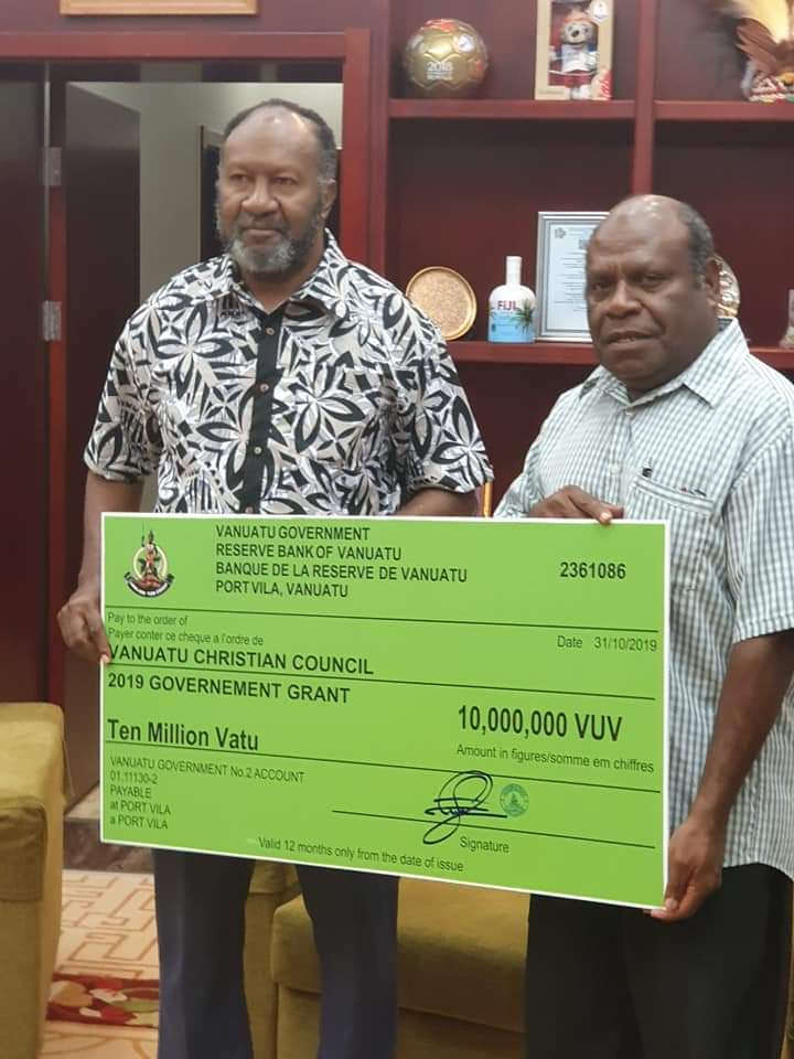 PM Salwai i donatem 10 Milien i ko long VCC