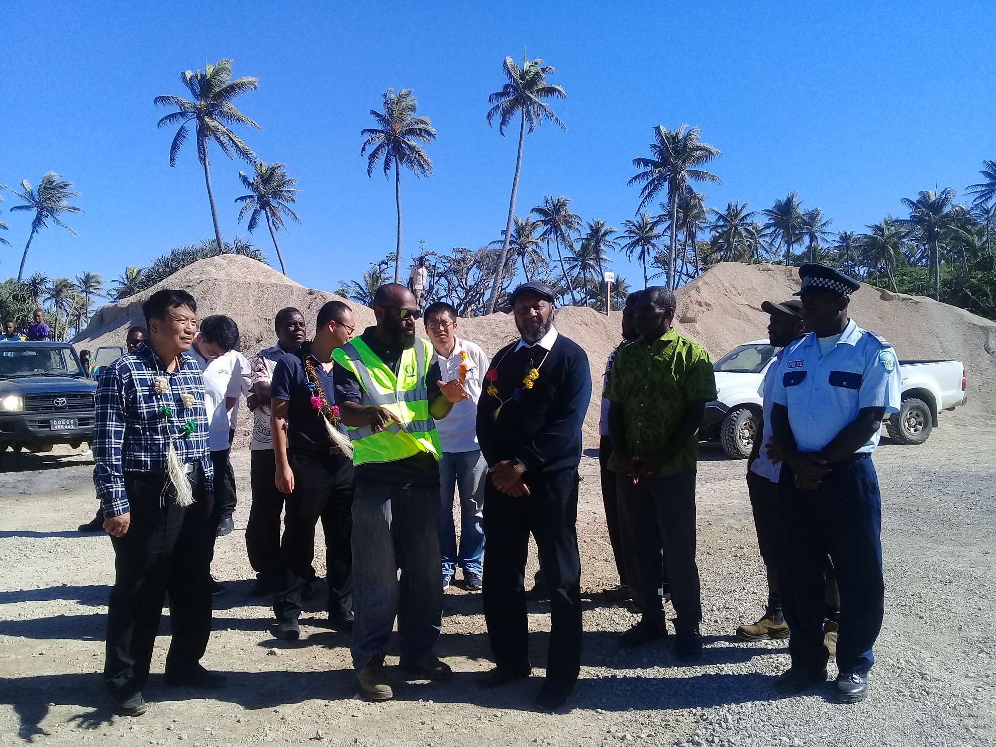 Le Premier ministre en visite d’inspection du chantier routier à Tanna 