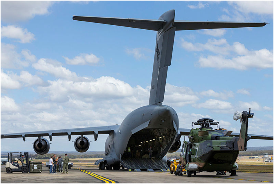 Trois avions Australien C-17 arrivant à Vanuatu pour fournir un soutien humanitaire