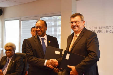 Signature d'un accord de coopération entre la Nouvelle-Calédonie et le Vanuatu concernant la construction d'un bâtiment pour l'Université nationale en cours