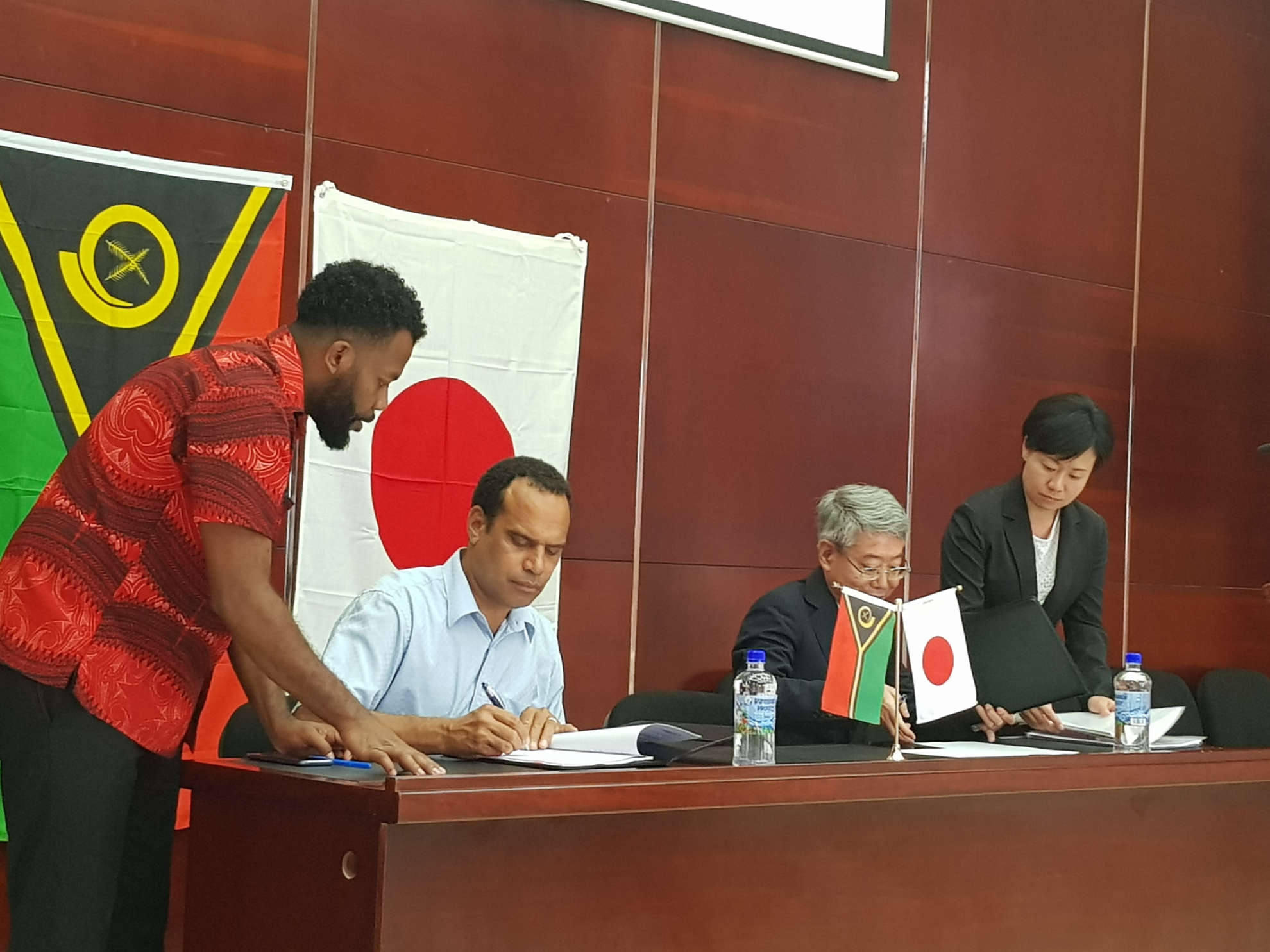 Vanuatu hemi saenem wan grant agriment wetem Japan 